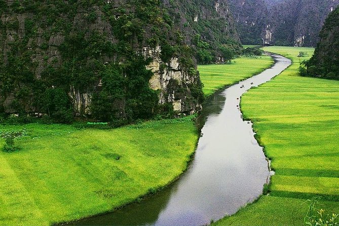 Hoa Lu Tam Coc Full-Day DELUXE Tour Including BUFFET LUNCH & River Boat Ride - Why Hoa Lu and Tam Coc work so well together