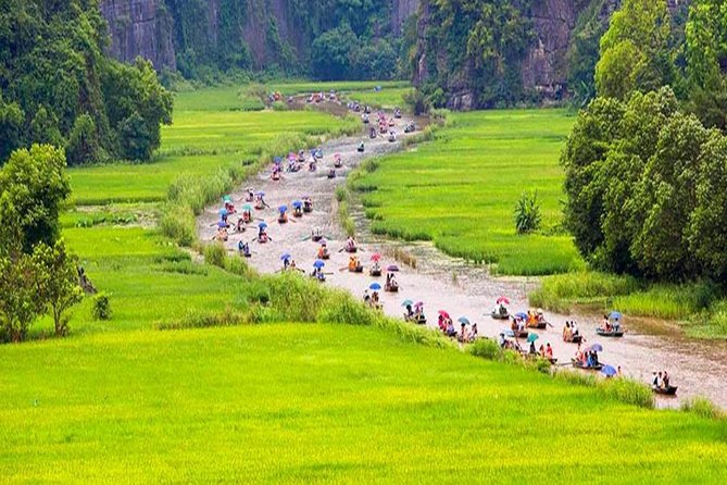 Hoa Lu Tam Coc Full-Day DELUXE Tour Including BUFFET LUNCH & River Boat Ride - The Tam Coc boat ride through three caves