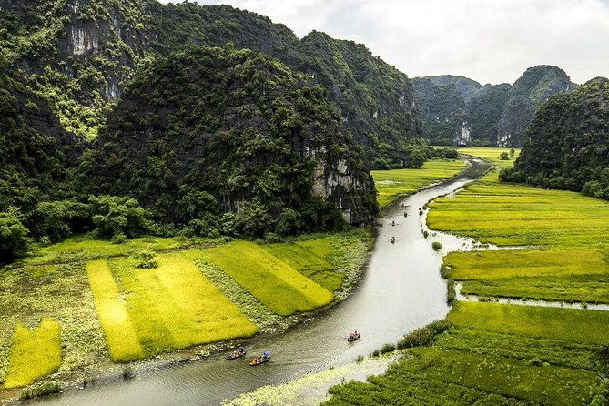 Hoa Lu Tam Coc Full-Day DELUXE Tour Including BUFFET LUNCH & River Boat Ride - Boat vendors, tips, and what to expect on the river