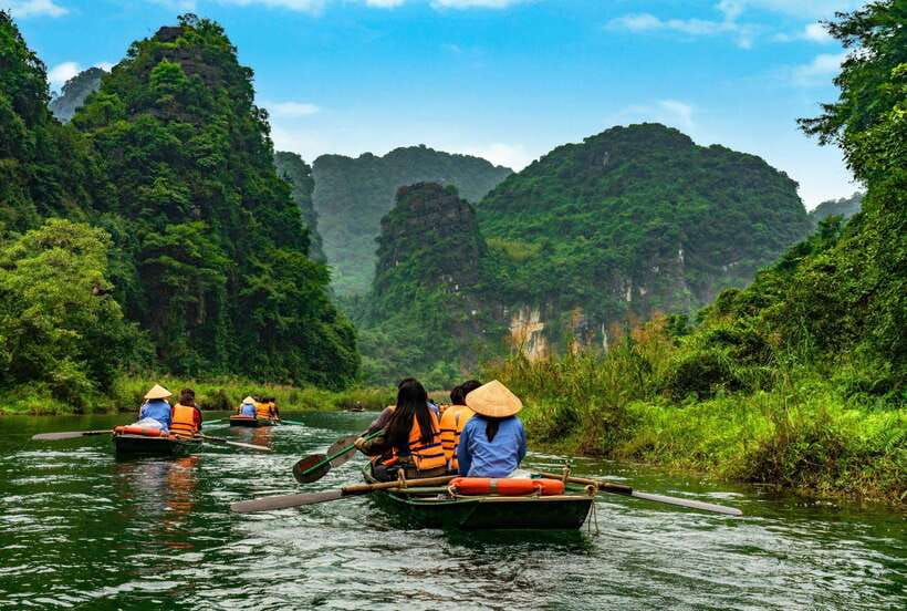 Hoa Lu, Tam Coc, & Mua Cave Day Trip with Lunch & Limousine - A buffet lunch with local Ninh Binh dishes