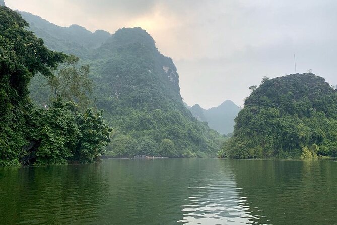 Hoa Lu - Tam Coc - Mua Cave Full Day - LIMOUSINE - Tam Coc by bamboo boat on the Ngo Dong River
