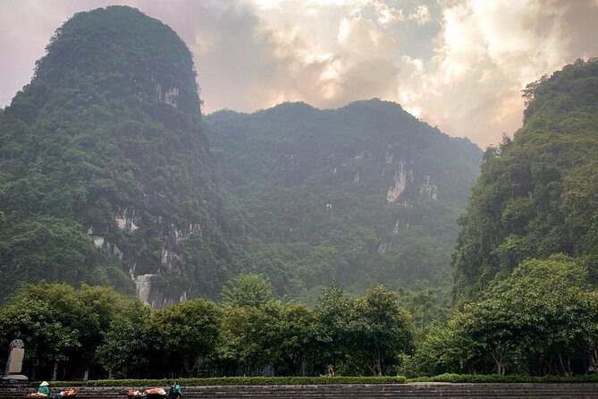 Hoa Lu - Tam Coc - Mua Cave Full Day - LIMOUSINE - A 45-minute bicycle ride toward Bich Dong Pagoda