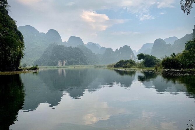 Hoa Lu - Tam Coc - Mua Cave Full Day - LIMOUSINE - Mua Cave and the mountain viewpoint