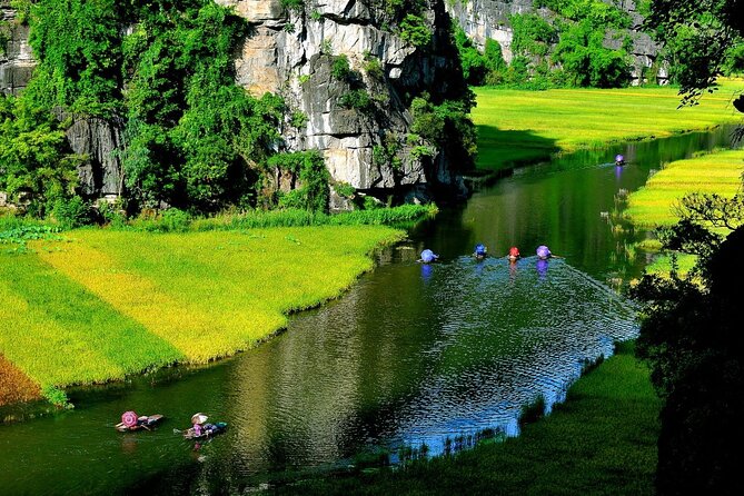 Hoa Lu - Tam Coc - Ninh Binh Day Tour: Biking, Visit Local Family - A local family lunch in the Tam Coc area