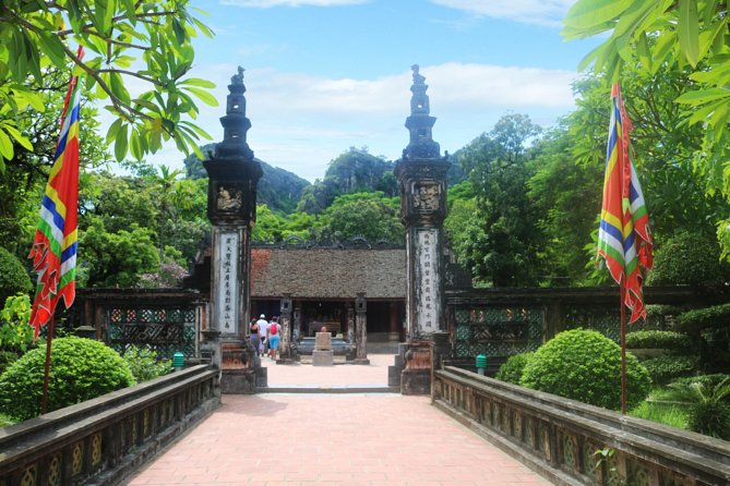 Hoa Lu - Tam Coc - Ninh Binh Day Tour: Biking, Visit Local Family - Who should book this experience