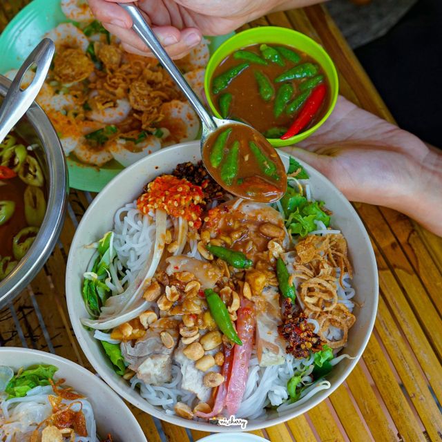 Hoi An: 2.5-Hour Street Food Tour - Cao Lau, Hoi An’s signature noodle dish
