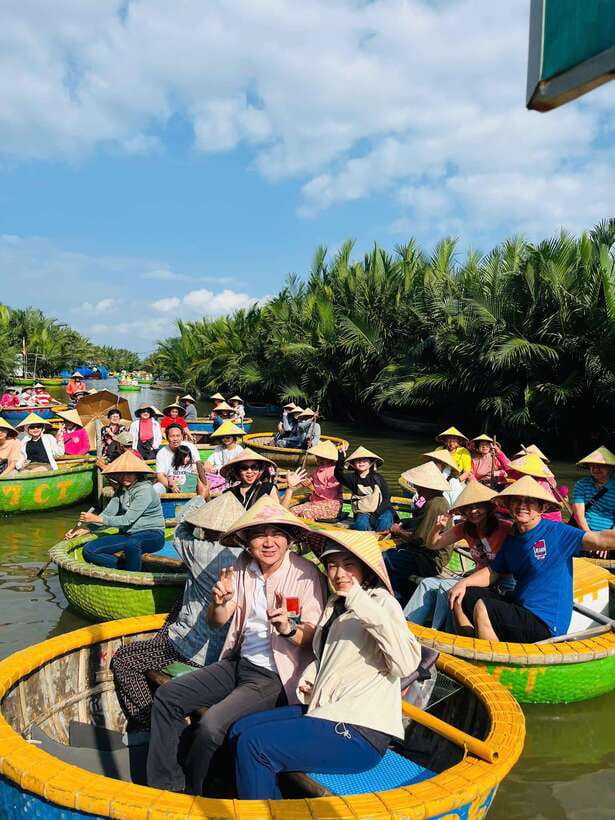 Hoi An: Basket Boat Ride in the BẢY MẪU Coconut Forest - Photos, rain, and the practical comforts