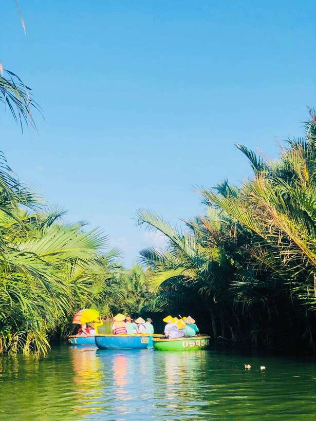 Hoi An: Coconut Basket Boat Rides with Two-way Transfers - What the boat ride feels like for families and couples