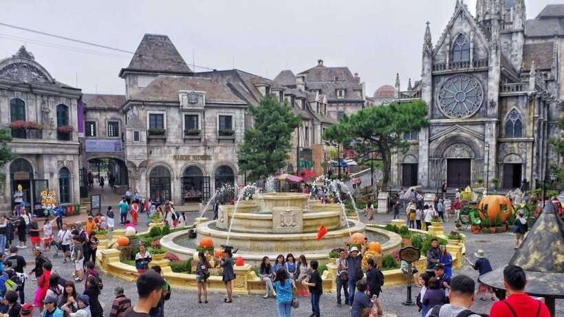 Hoi An / Da Nang to Ba Na Hills Day Trip with Golden Bridge - The first cable car ride to Ba Na Hills