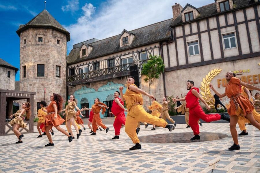 Hoi An/Danang: Bana Hills and Golden Bridge Small Group Tour - Lava Train and Fantasy Park