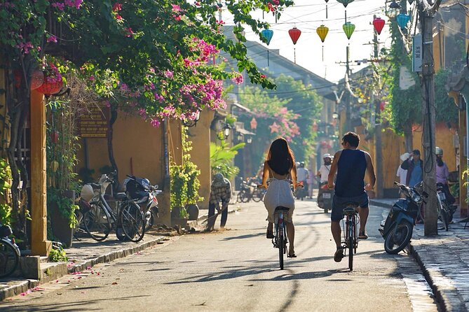 Hoi An Half Day Private Tour from Da Nang/ Hoi an - Walking into Hoi An Ancient Town