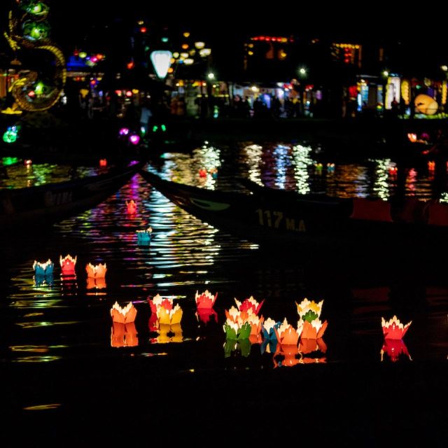 Hoi An : Hoai River Boat Trip by Night and Floating Lantern - Meeting at the Kazimierz Kwiatkowski bust