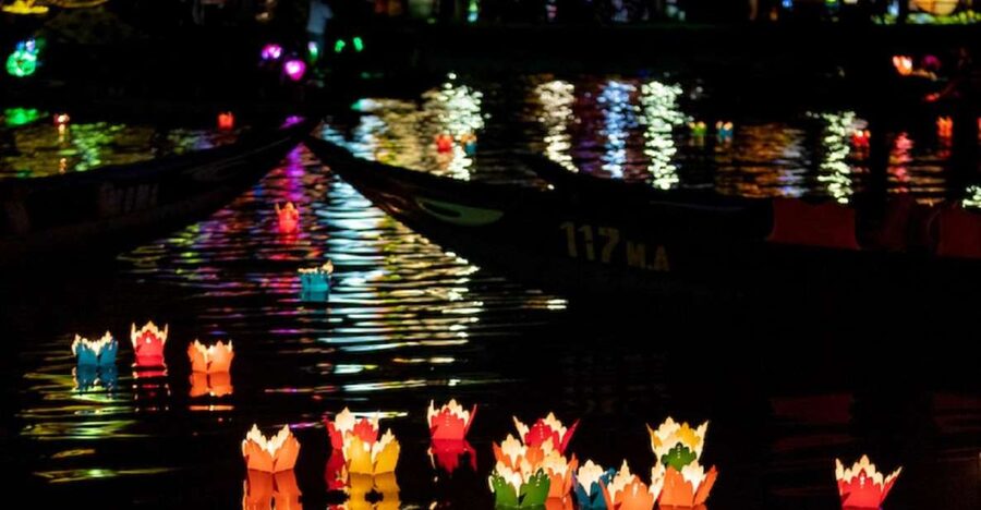 Hoi An : Hoai River Boat Trip by Night and Floating Lantern - Lighting and releasing your floating lantern