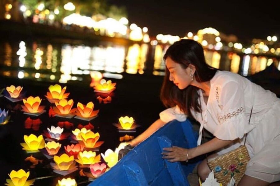 Hoi An : Hoai River Boat Trip by Night and Floating Lantern - What the private boat arrangement is really worth