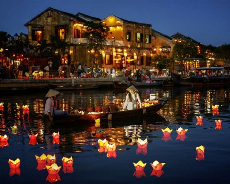 Hoi An : Hoai River Boat Trip by Night and Floating Lantern - The busiest time is 18:30 to 19:30