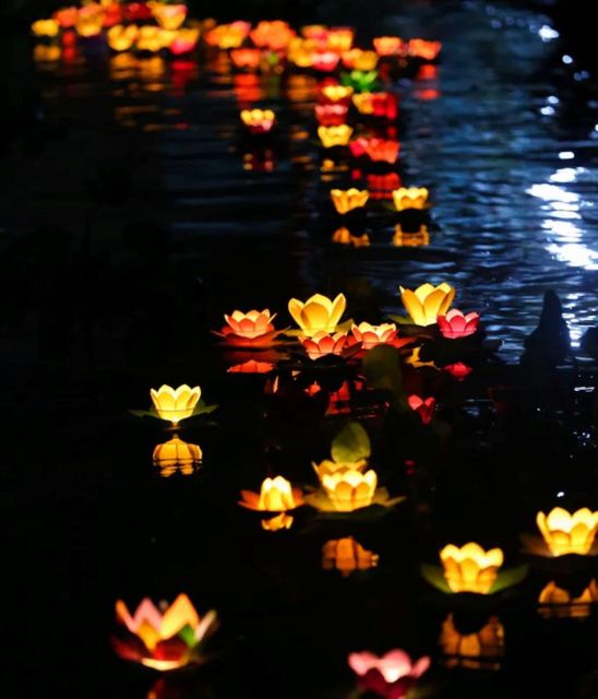 Hoi An : Hoai River Boat Trip by Night and Floating Lantern - No commentary, but plenty of atmosphere