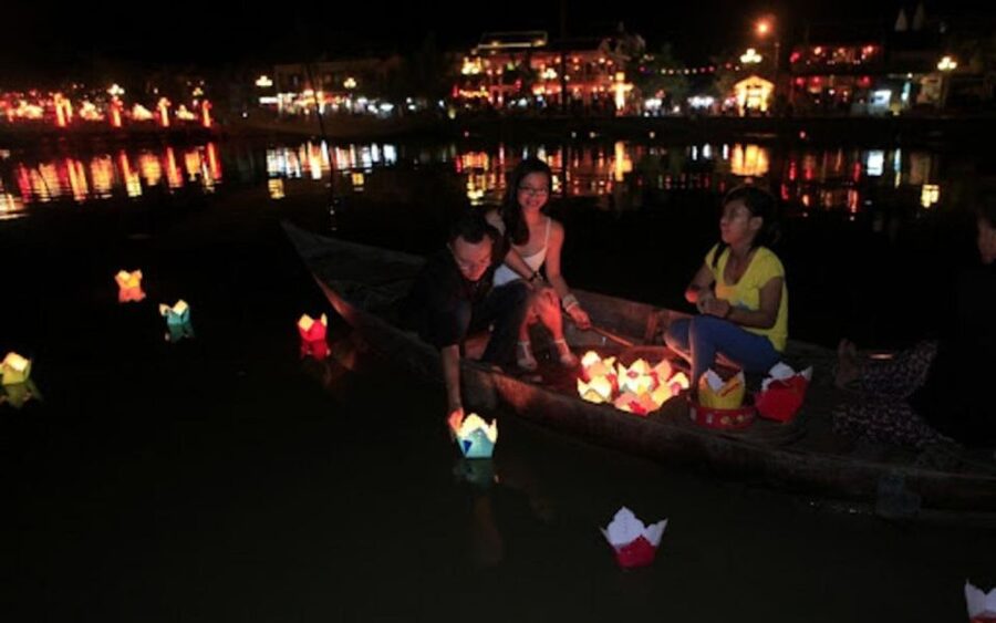 Hoi An: Hoai River Night Boat Trip and Floating Lantern - Continuing to the Night Market
