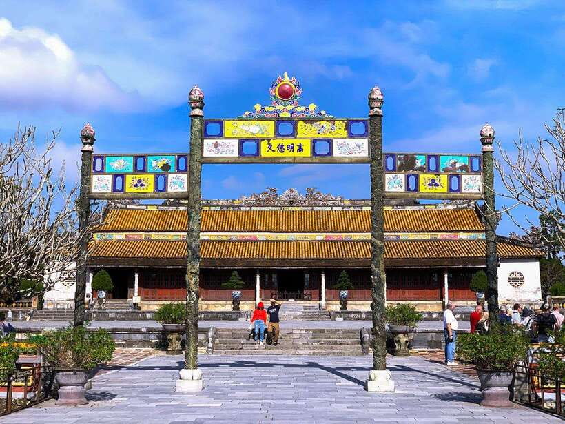 Hoi An: Imperial Hue And Scenic Hai Van Pass Discovery Tour - Lunch at Y Thao Garden