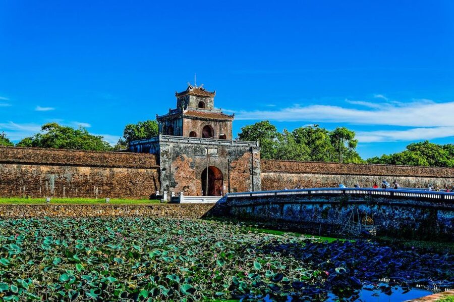 Hoi An: Imperial Hue And Scenic Hai Van Pass Discovery Tour - Khai Dinh Royal Tomb in 30 minutes