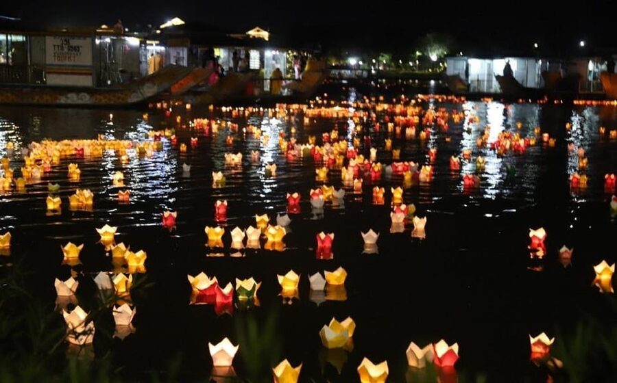 Hoi An Lantern Boat Ride on the Thu Bon River - Boarding a traditional wooden lantern boat