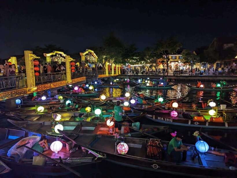 Hoi An : Lantern Boat Trip & Release Lantern - Meeting at 37 Nguyen Phuc Chu