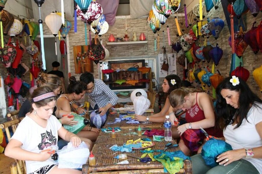 Hoi An: Local Foldable Lantern-Making Class with Locals - Local instruction and the workshop atmosphere