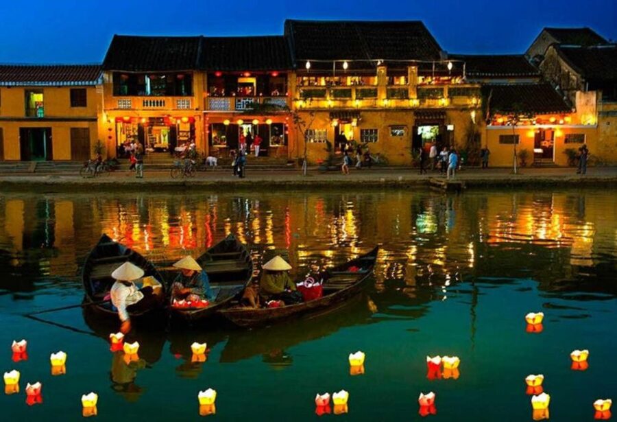 Hoi An: Night Boat Trip and Release Lantern at Hoai River - What the Hoai River boat ride is really like