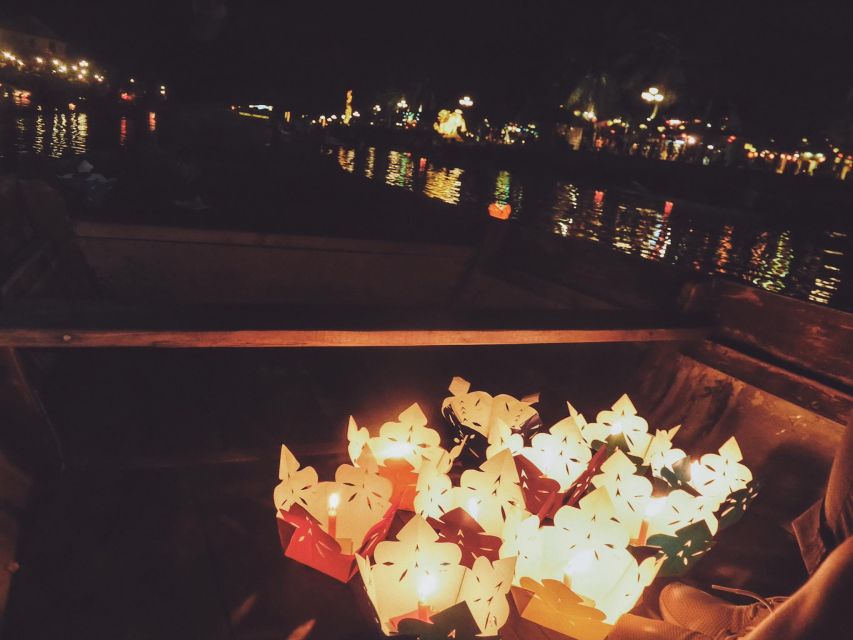 Hoi An: Night Boat Trip and Release Lantern at Hoai River - Seeing Hoi An from the water after dark