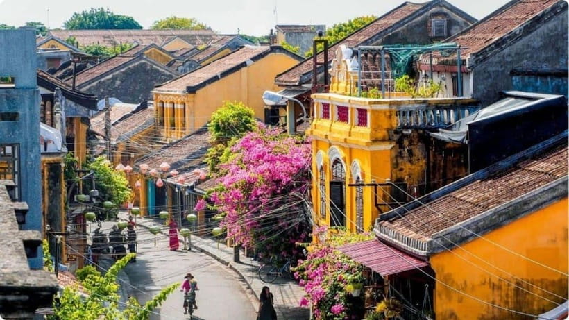 Hoi An: River Lantern Boat Experience with Free 5G eSIM - A Useful Alternative to Riverside Bargaining