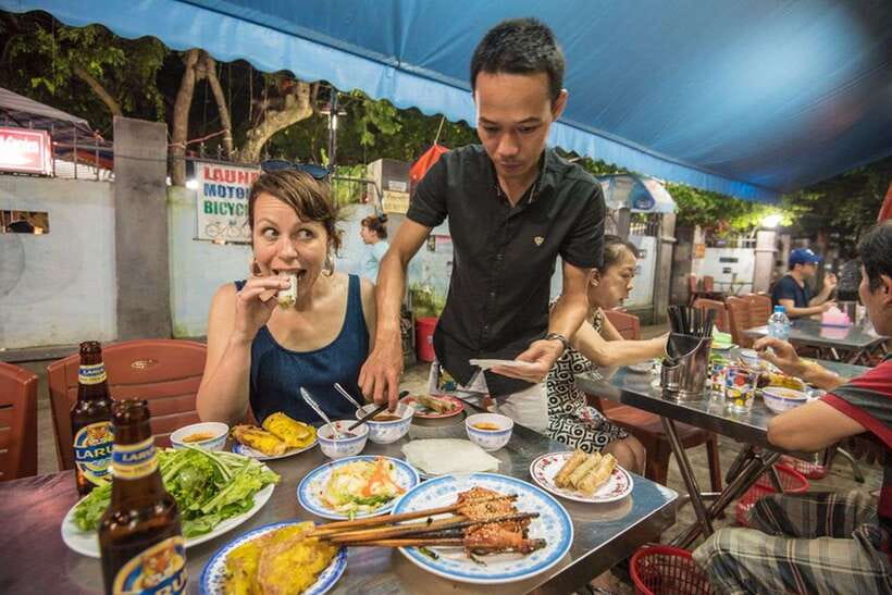 Hoi An: Sunset Food Tasting Tour - BBQ Pork, Rice Paper, and a Family Workshop