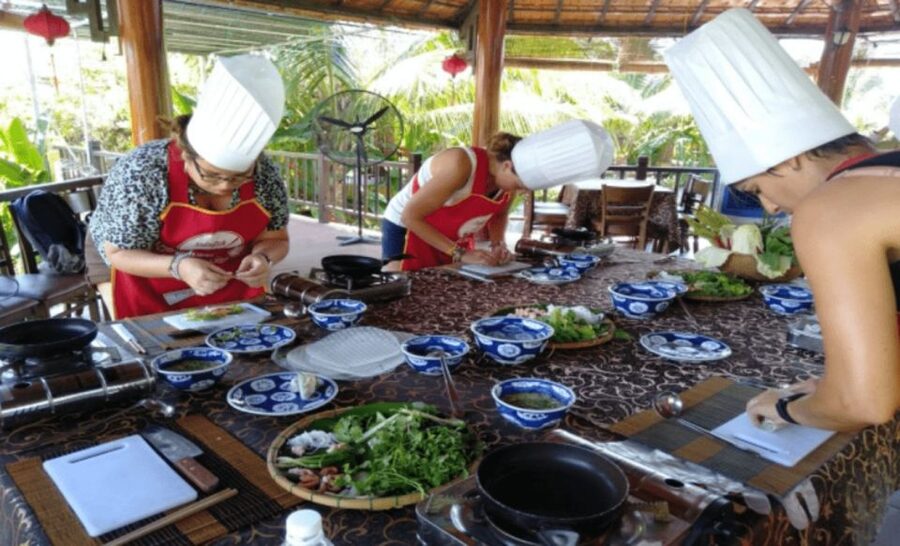 Hoi An: Traditional Cooking Class & meal with Local Family - The 18:00 class at Tra Que Herbs Garden