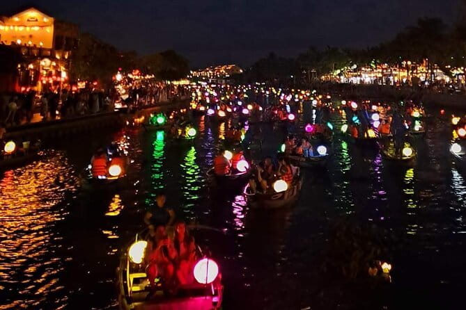 Hoi An Walking Tour, Sampan Boat Trip , Foodie Tour by Night - Local food from bánh mì to cao lầu
