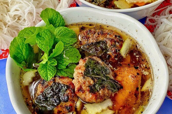 (HOT) Hanoi Guided Street Food and Train Street Tour with Local - Price, Group Size, and What You Actually Receive