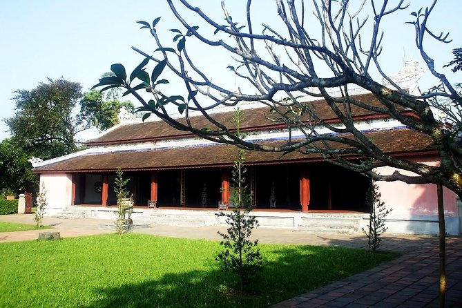 Hue City and The Citadel via Hai Van Pass Daily Small Group Tour - Lunch with Vietnamese food