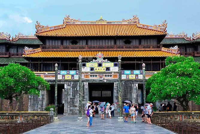 Hue City Full-Day Tour - Lunch and the shift from court life to royal burial grounds