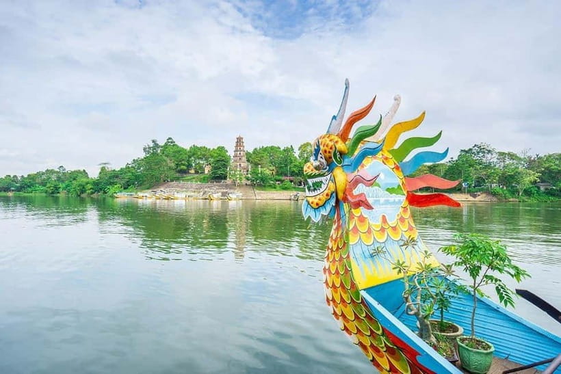 Hue: Dragon Boat, Perfume River, Pagoda & Royal Tomb Tour - Floating from Toa Kham Wharf to Thien Mu Pagoda