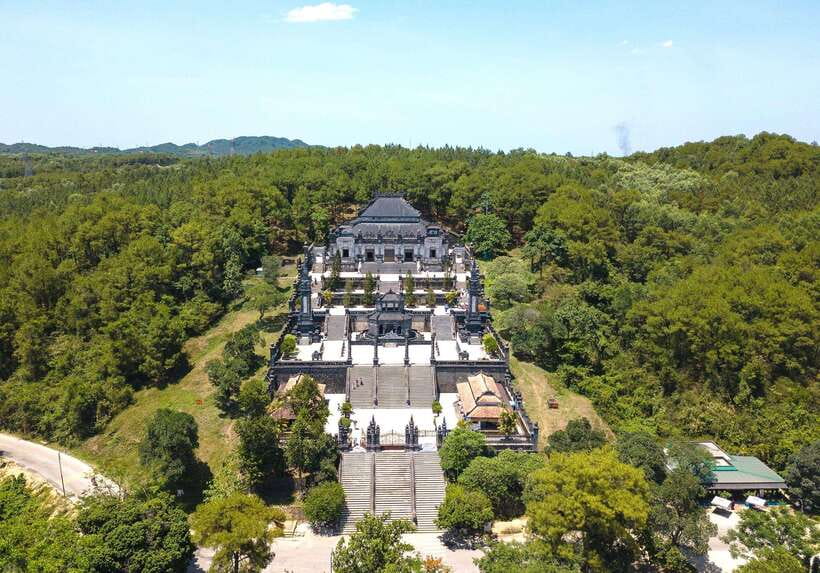 Hue :Exploring Royal City with Multi Options and Dragon Boat - Why Hue works best with a private car