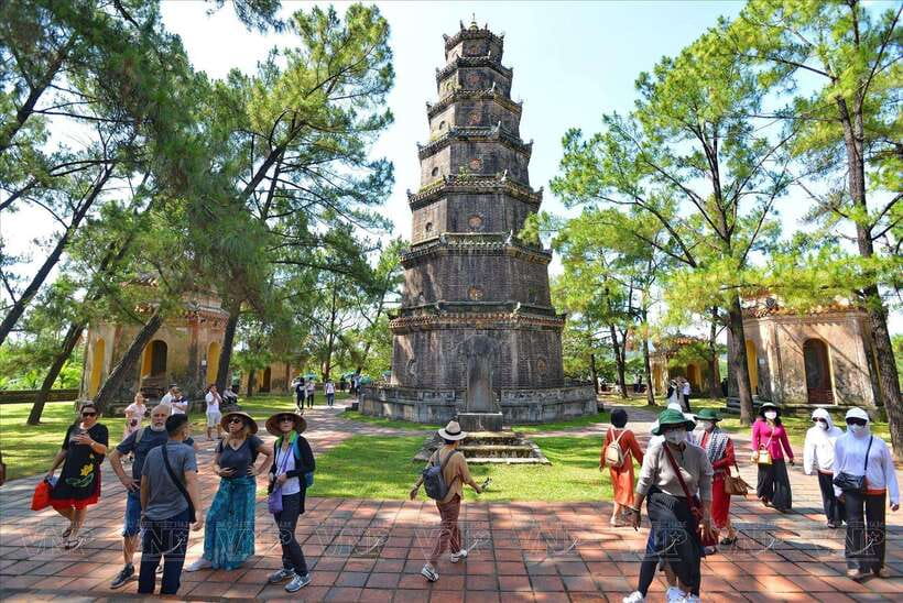 Hue :Exploring Royal City with Multi Options and Dragon Boat - An Dinh Palace and the last royal era