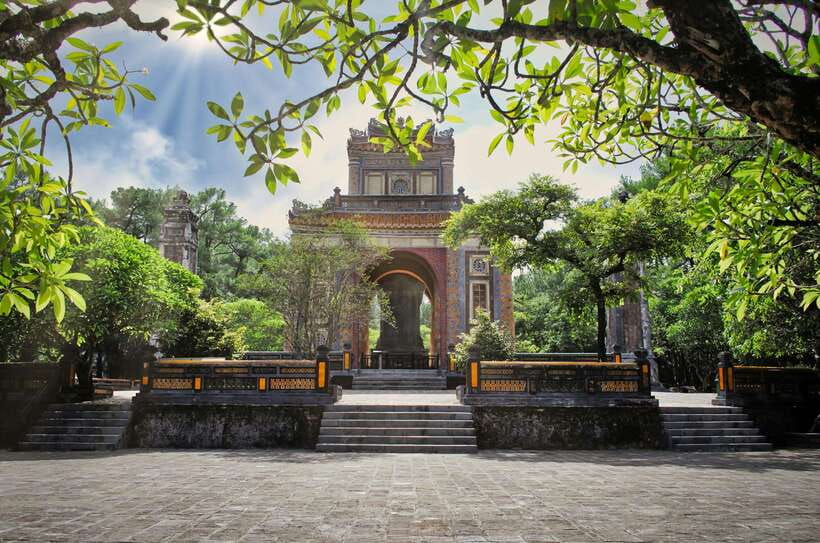 Hue :Exploring Royal City with Multi Options and Dragon Boat - Starting with the Imperial City