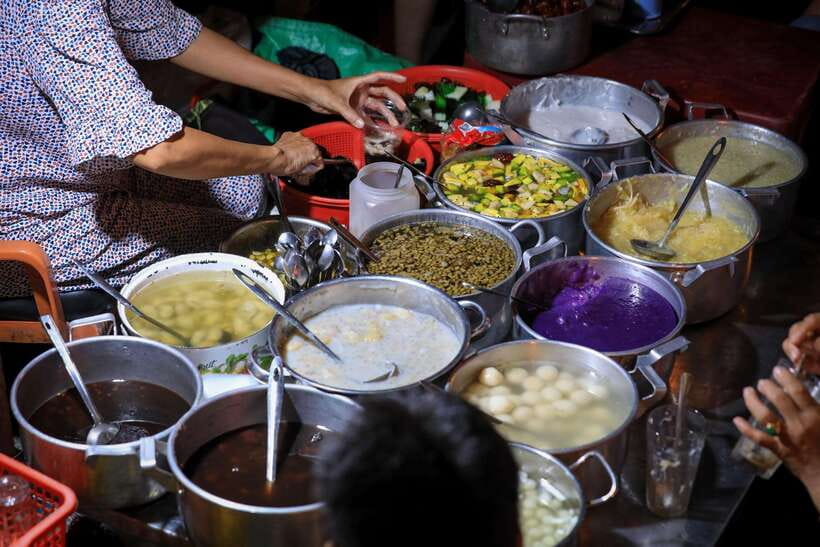 Hue: Guided Local Food Tour with Stories - Third stop at 9 Nguyen Du