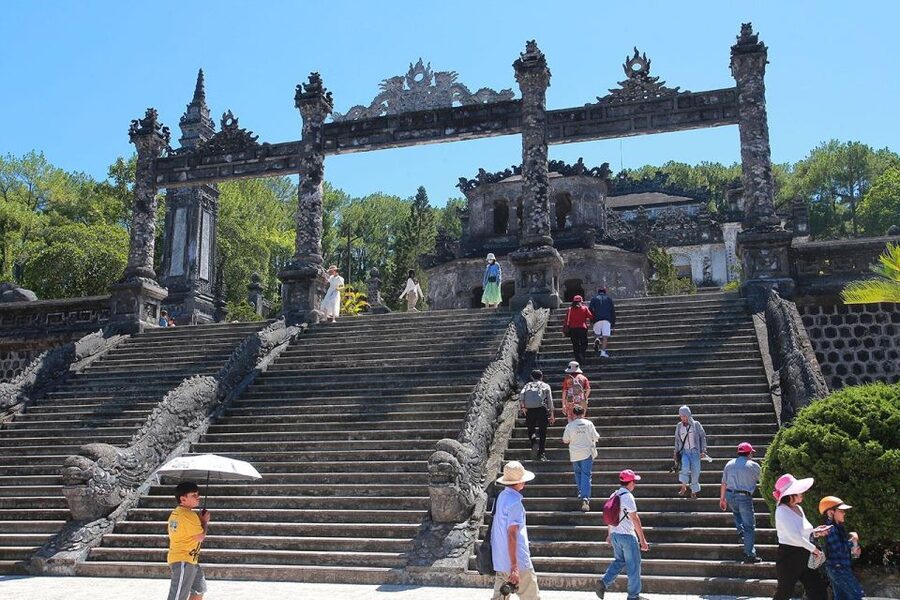 Hue: Hue Royal Tombs Tour Visit 3 Best Tombs & Pagoda - Khai Dinh Tomb: the most theatrical hour