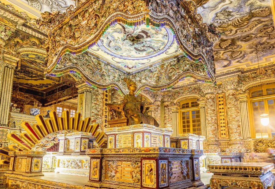 Hue: Hue Royal Tombs Tour Visit 3 Best Tombs & Pagoda - Tu Duc Tomb: gardens, lakes, and a royal retreat