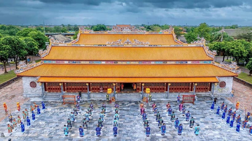 Hue Imperial City and Forbidden City Walking Private Tour - Meeting the Guide at the Nine Holy Cannons