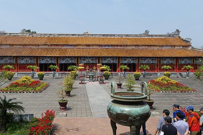 Hue Imperial City Daily Ingroup Tour via Hai Van Pass - A Vietnamese lunch in the middle of the day