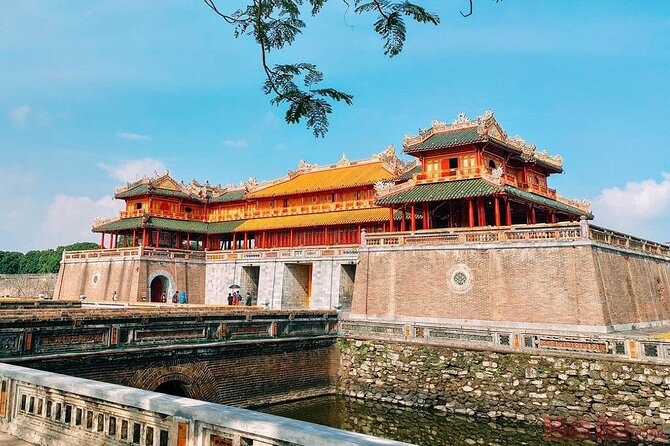 HUE IMPERIAL CITY: Full-Day Guided Tour from Da Nang or Hoi An - Lunch at a local restaurant gives the schedule a pause