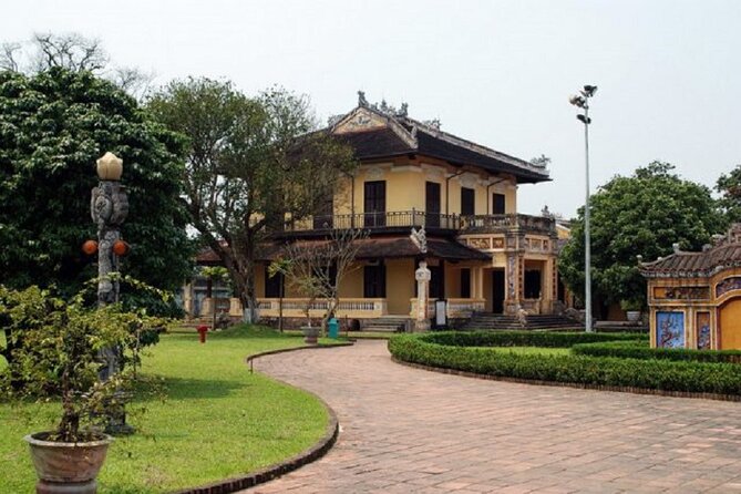 Hue: Imperial City Walk, Motorbike Tour & Private Car Options - Motorbike or private car: which fits you?