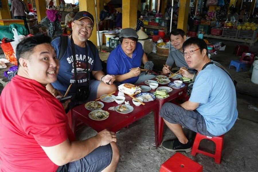 Hue: Night Street Food Tour by Cyclo with a Local Guide - Che Hue brings a sweet finish
