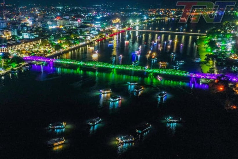 Hue: Perfume River Dinner Cruise with Traditional Show - Meeting the dragon boat on Le Loi Street