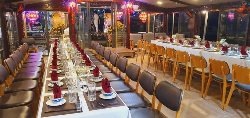 Hue: Perfume River Dinner Cruise with Traditional Show - Night views between Hue’s bridges