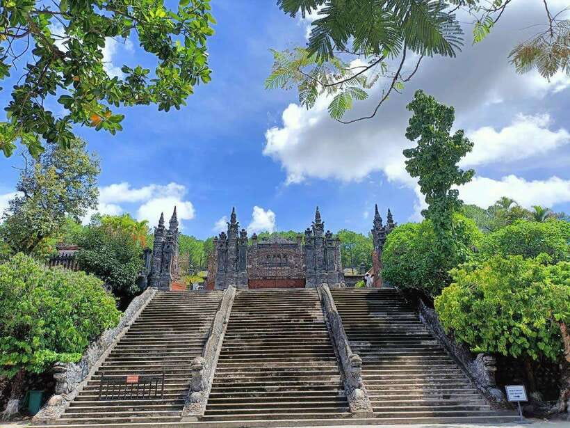 Hue: Royal Tombs Private Tour with 3 Best Tombs & Pagoda - Khai Dinh Tomb: the most dramatic and ornate stop